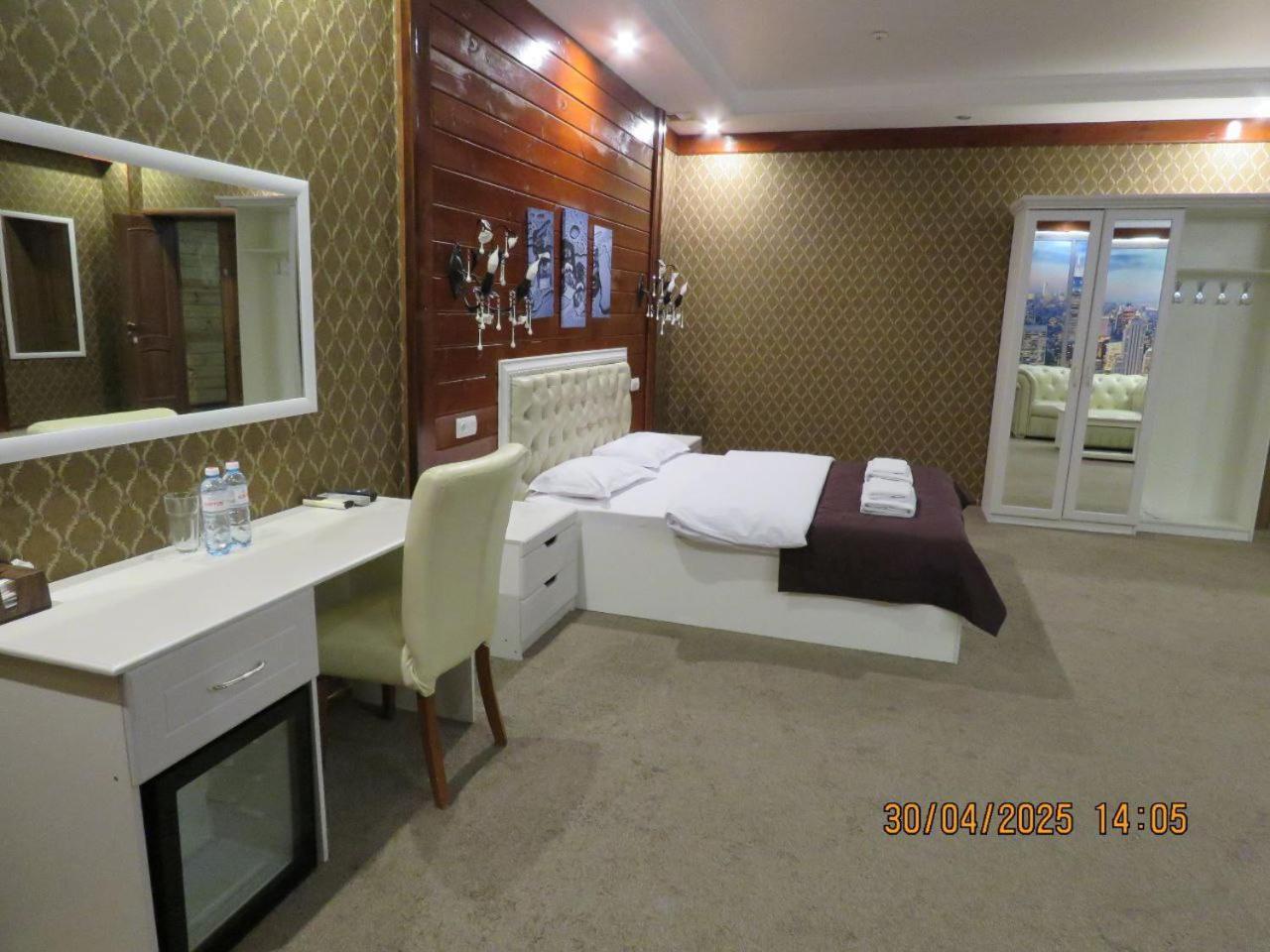 Pride Hotel Taraz Exteriör bild