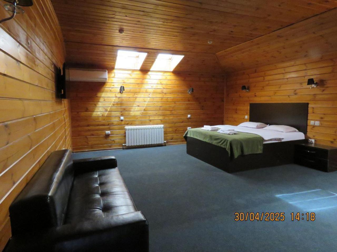 Pride Hotel Taraz Exteriör bild