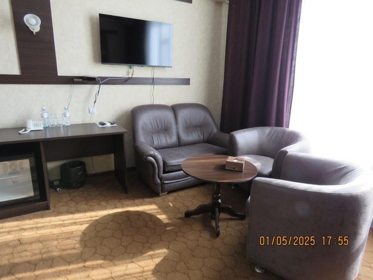 Pride Hotel Taraz Exteriör bild