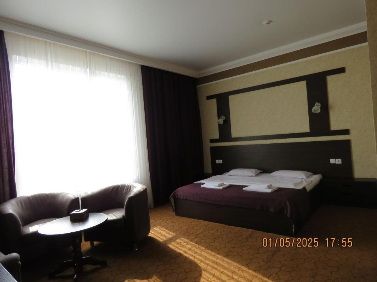 Pride Hotel Taraz Exteriör bild