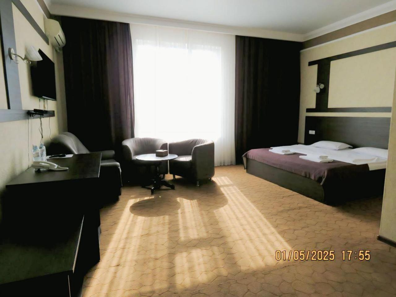 Pride Hotel Taraz Exteriör bild